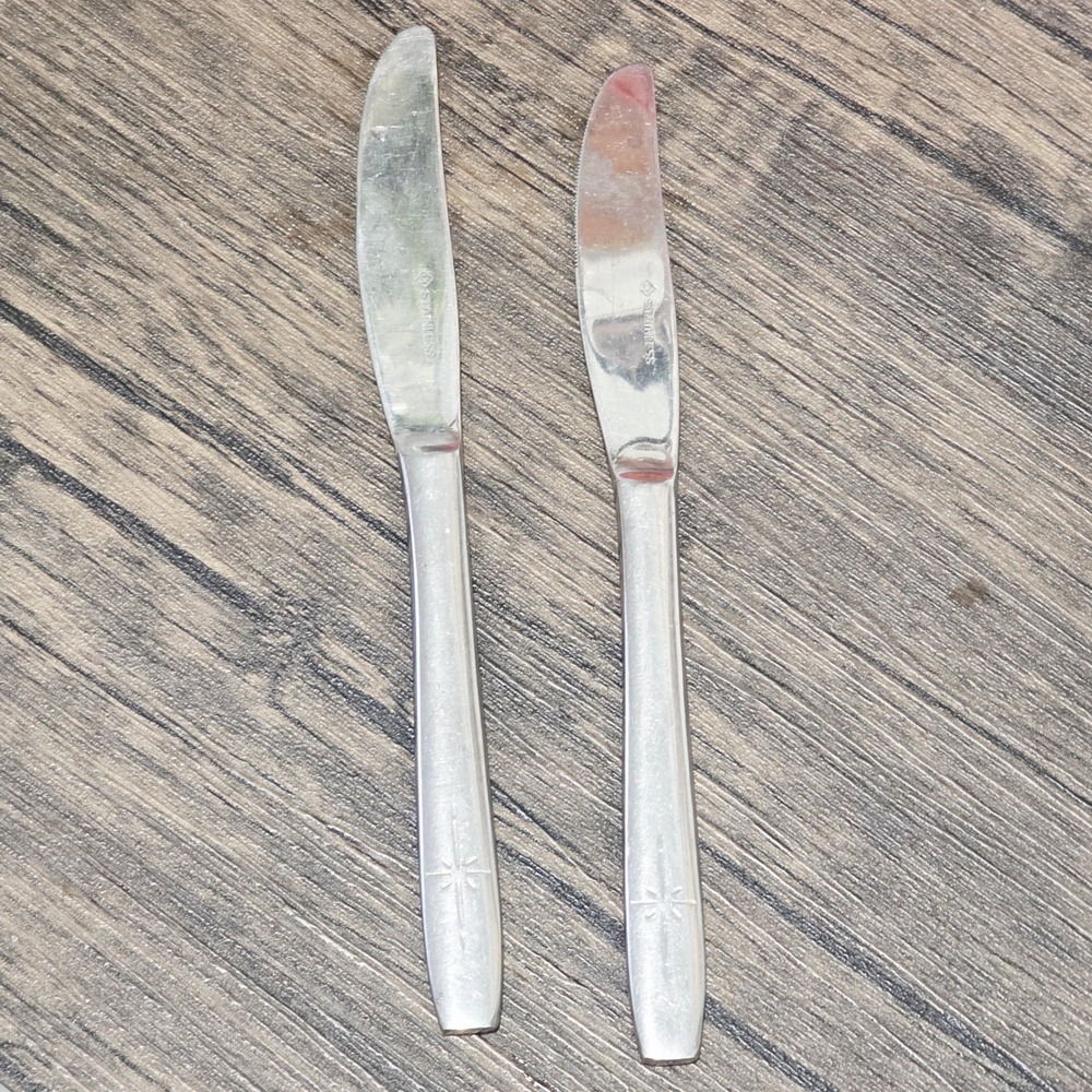Set of 2 Stainless Steel Butter Knives Starburst Pattern Taiwan‎